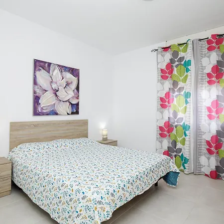 4 Bedroom Cozy In Apartment *