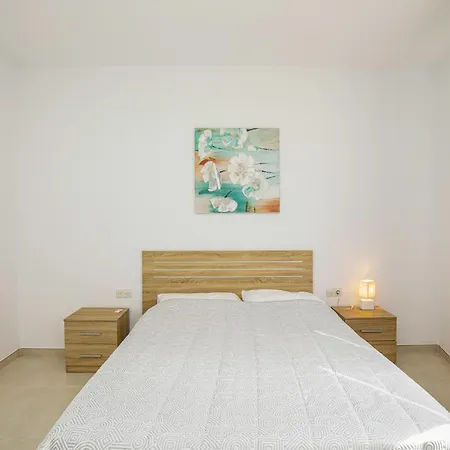 4 Bedroom Cozy In * Roses