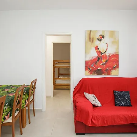 4 Bedroom Cozy In Apartment *