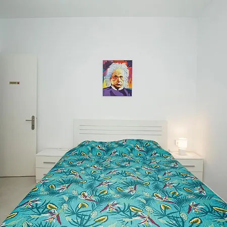 4 Bedroom Cozy In * Roses