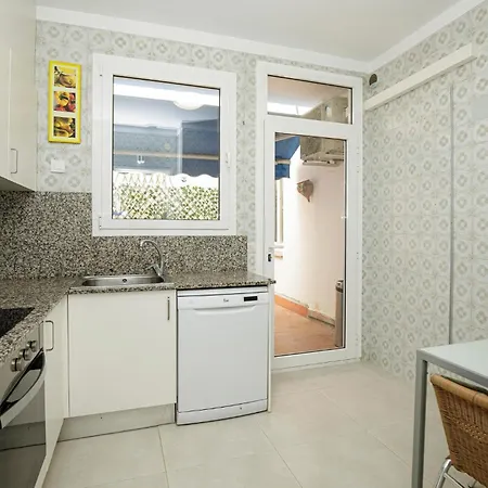 Apartment 4 Bedroom Cozy In *